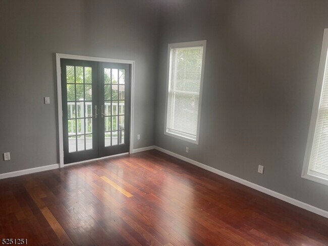 Building Photo - 929 Baldwin Ave