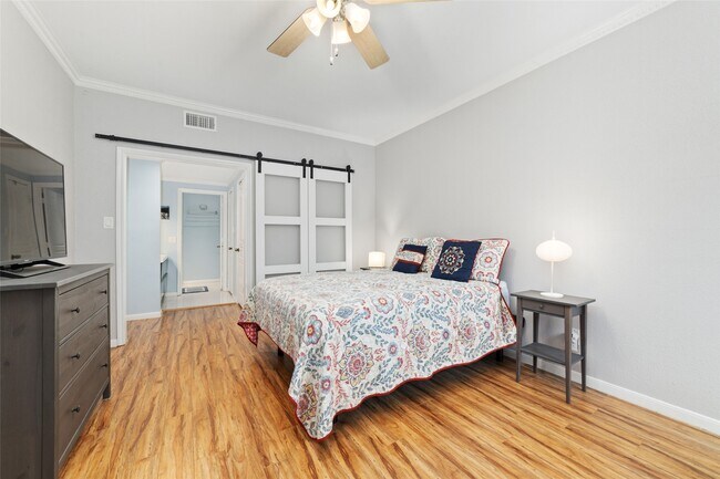 Building Photo - 2400 N Braeswood Blvd