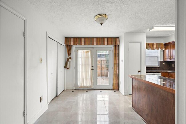 Building Photo - 9308 Westwood Village Dr