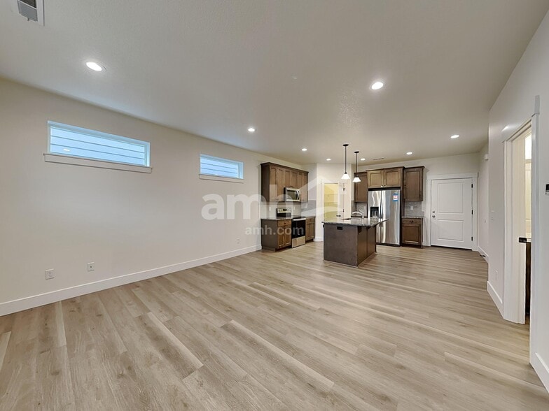 Building Photo - 7029 S 11th St