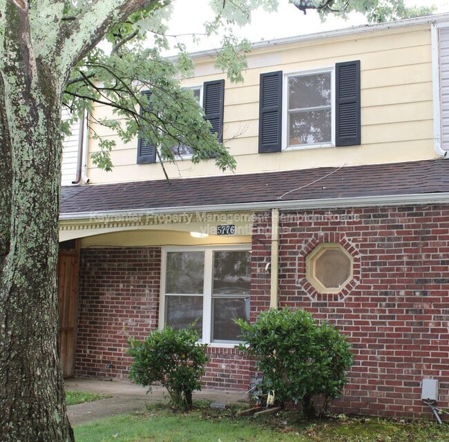 Building Photo - 5776 W Hastings Arch