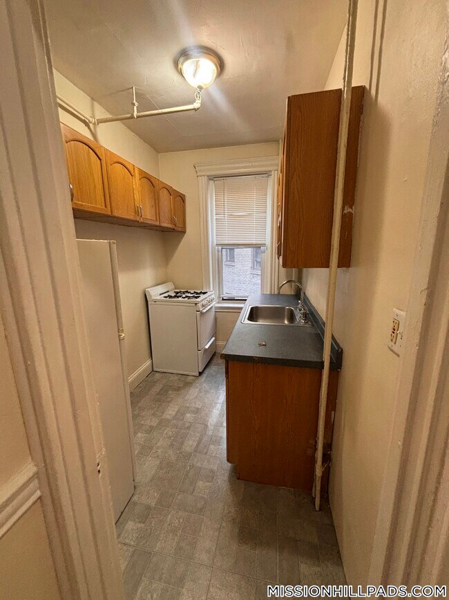 Building Photo - 360 Riverway