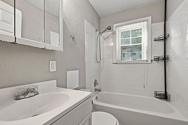 Building Photo - 1202B Cline Ave