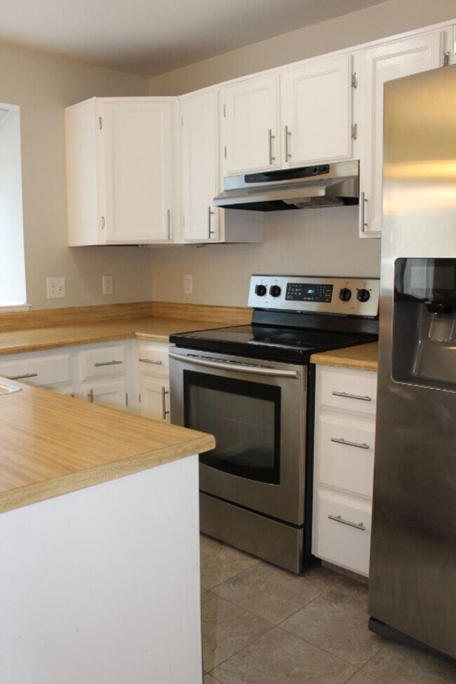 Building Photo - Dakota Station - 2 BR/1 BA Condo!