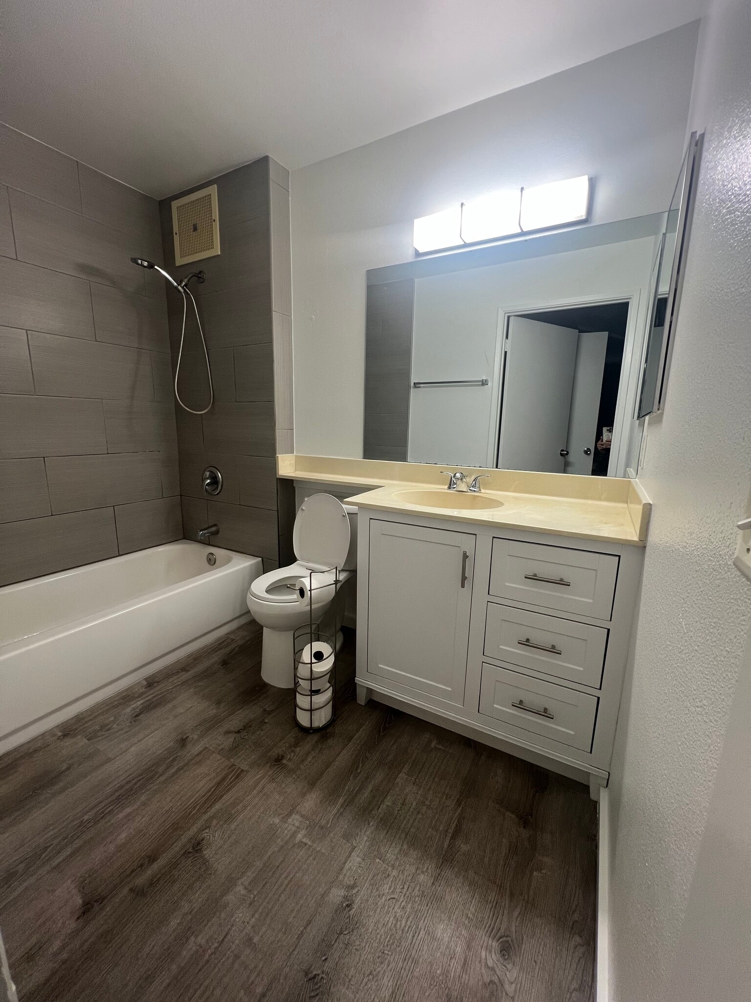 Bathroom. - 7 Koiula Ln