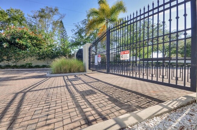 Building Photo - 4627 Legacy Park Dr