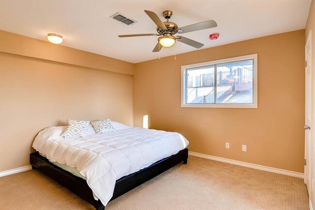 Building Photo - 6108 Cape Coral Dr