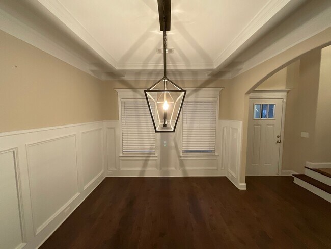 Building Photo - 688 Tree Top Trl