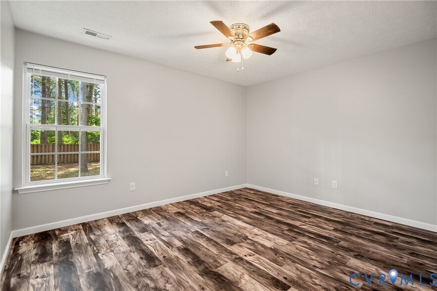 Building Photo - 2099 Yacht Club Rd