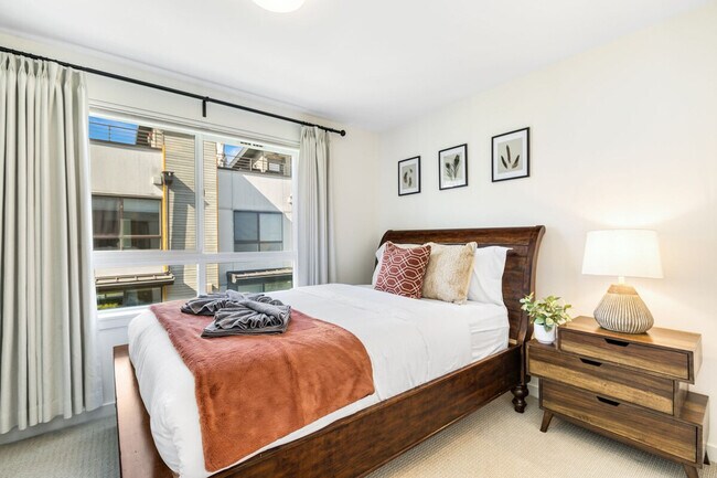 Building Photo - 722 3rd Ave N