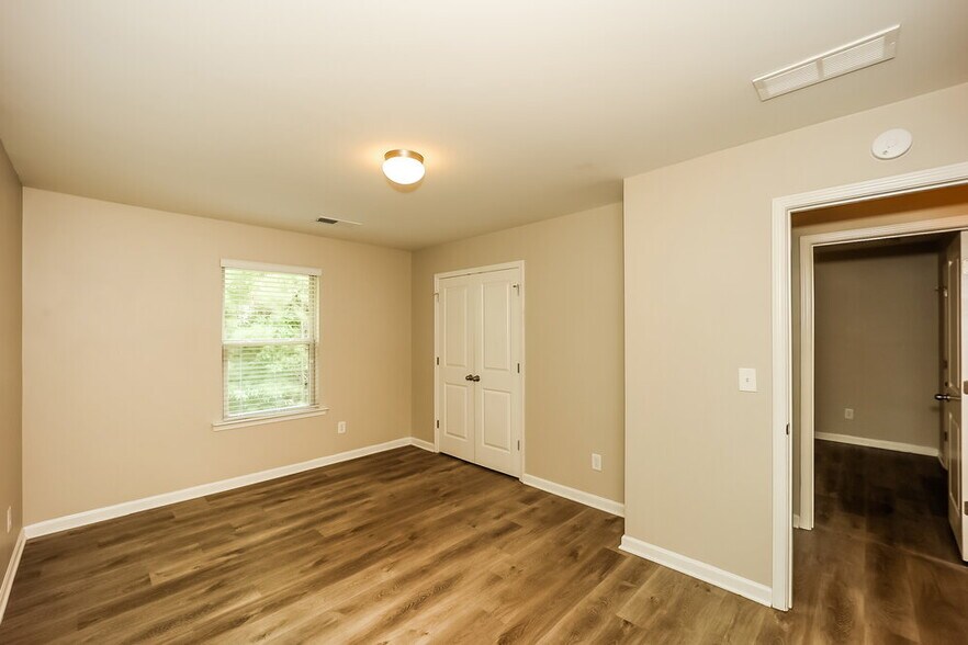 Building Photo - 47 Trotter Ct