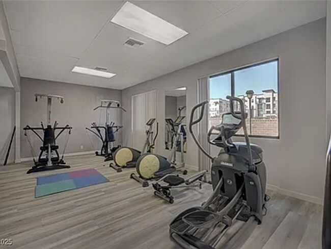 Building Photo - Enjoy resort-style living in this 2 Bed 2 Bath Condo with Stunning Strip Views in the Wimbledon C...