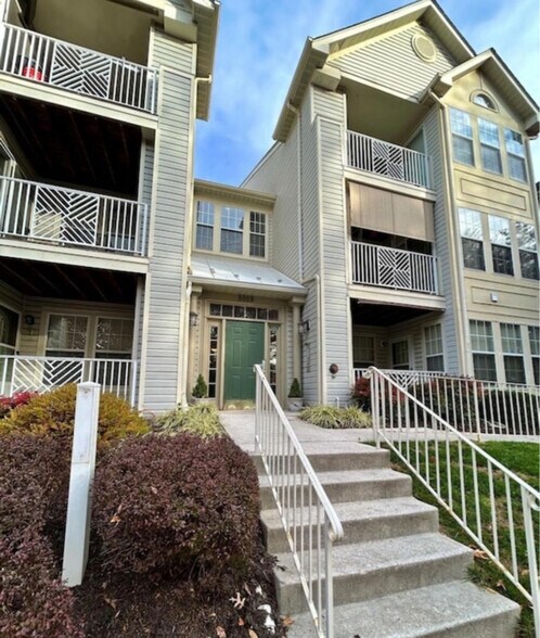 Building Photo - 8009 Township Dr