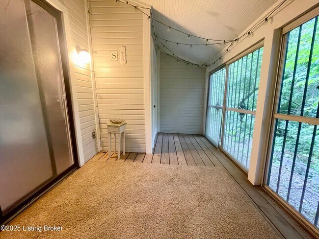 Building Photo - 302 Cres Spring Dr