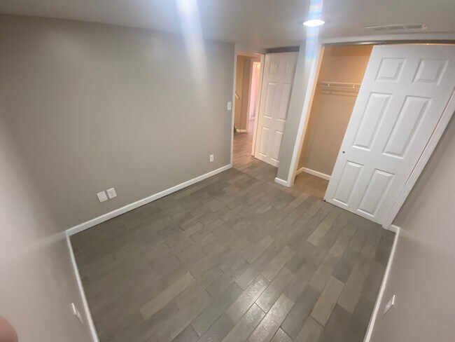 Building Photo - 4 Bedroom- Grandview
