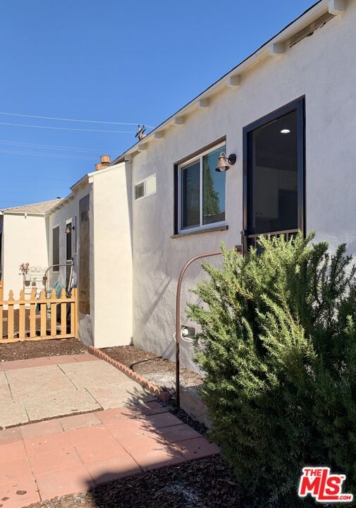 Building Photo - 604 Windsor Rd