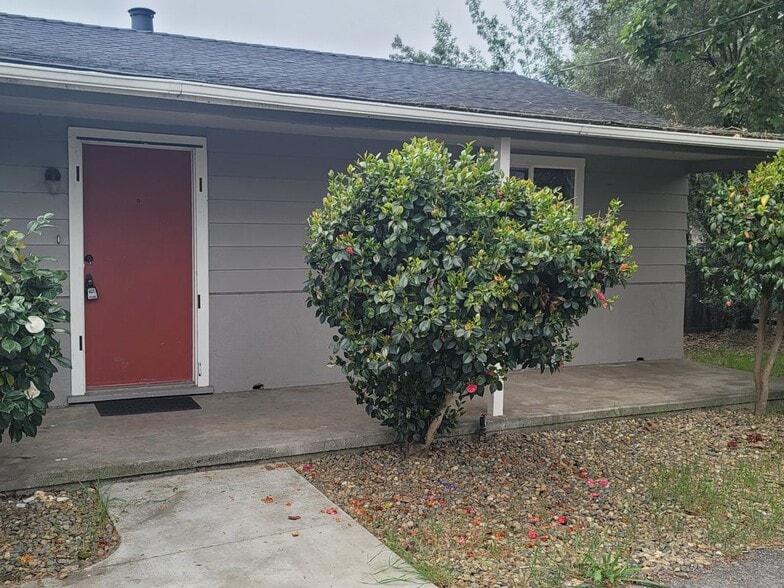 Building Photo - 380 Yolanda Ave