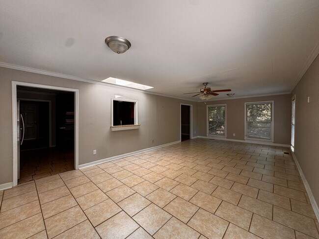 Building Photo - Beautiful Tri Level Home in Vanstory Hills