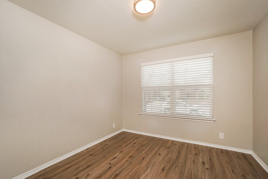 Building Photo - 8850 Belgian Falls