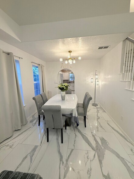 Building Photo - 9612 Palomita Ct NW