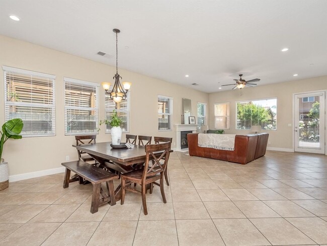 Building Photo - Beautiful Clovis North 4/3