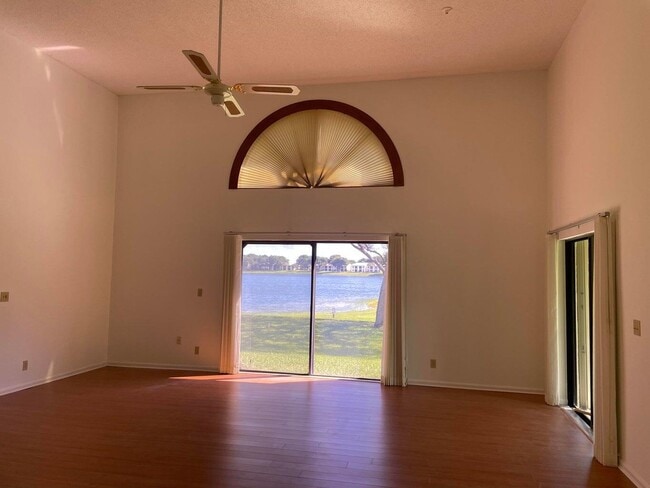 Building Photo - 420 Ashwood Pl