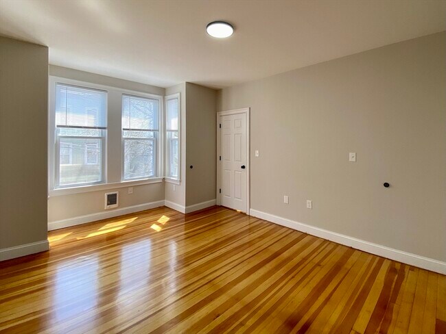 Building Photo - 124 Trenton St
