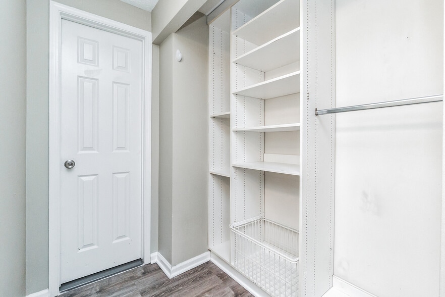 Building Photo - 1933 Belmont Ridge Ct