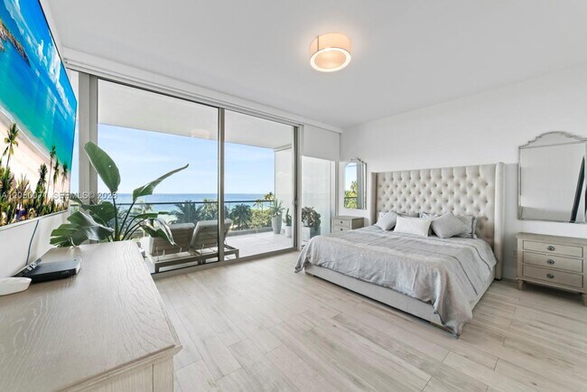 Building Photo - 10203 Collins Ave