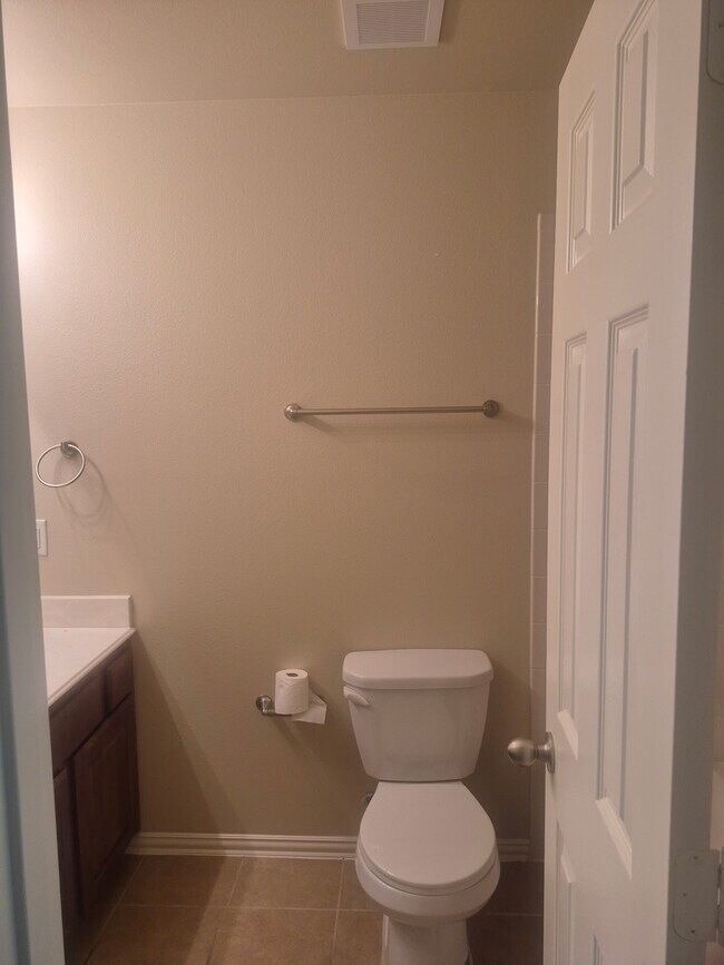 Building Photo - 709 Shady Meadow Ln