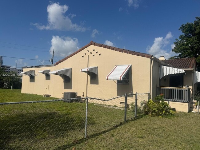 Building Photo - 1812 Fillmore St