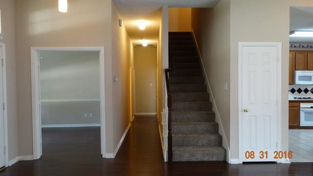 Building Photo - 8026 Palisades Dr