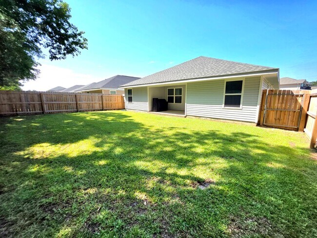Building Photo - Spacious 4BR Home Near Navy Federal & UWF ...