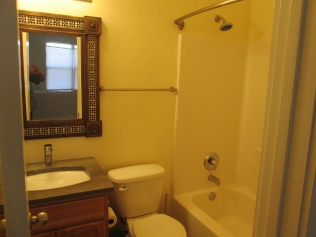 Building Photo - Cute Casita Close to Downtown/Old Town/Saw...