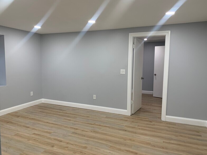 Building Photo - 368 Colonial Ave