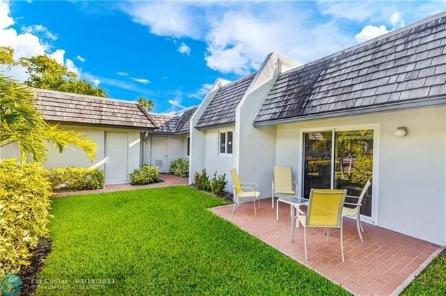 Building Photo - 812 E Cypress Ln