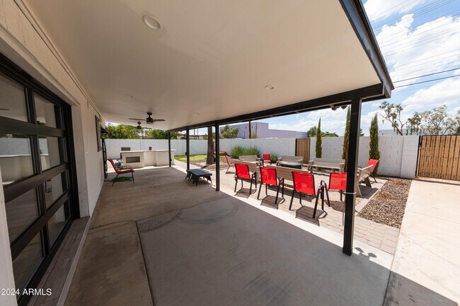 Building Photo - 2926 S Dromedary Dr