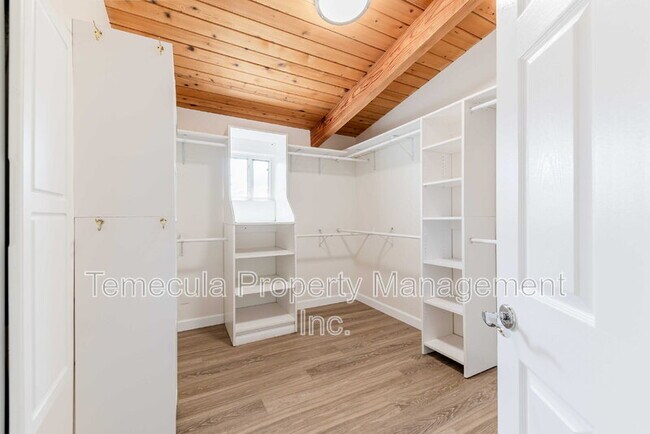 Building Photo - 2655 Loring St