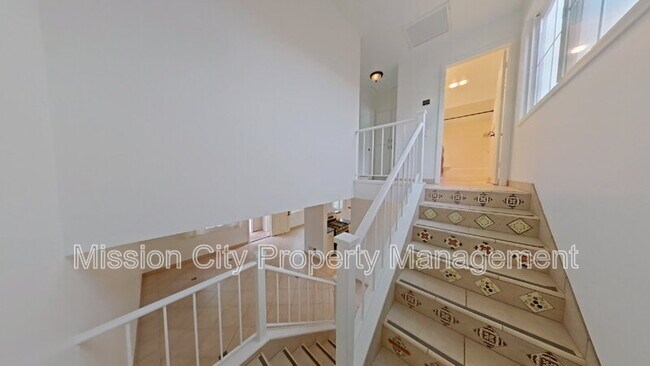 Building Photo - 432 Via Rosa