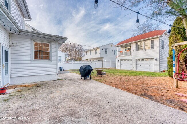 Building Photo - 404 Monmouth Ave