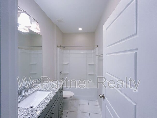 Building Photo - 2031 Ocean Dr NW