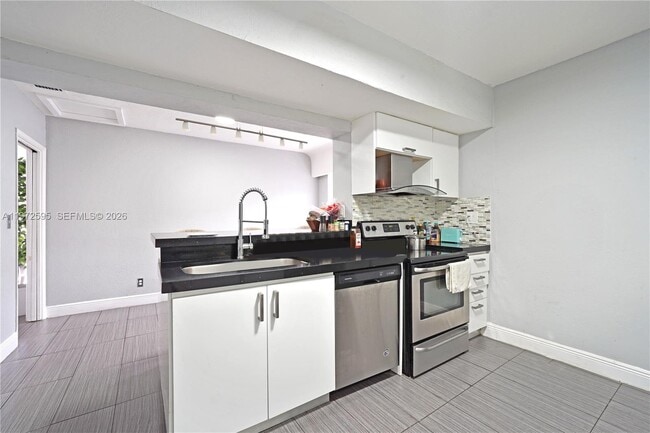 Building Photo - 2534 Monroe St