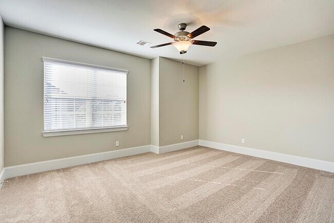 Building Photo - 11005 Acorn Falls Dr