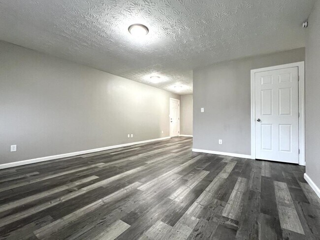 Building Photo - 77 Brookhaven Dr