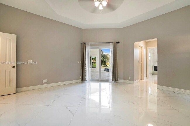 Building Photo - 10133 NW 48th Dr