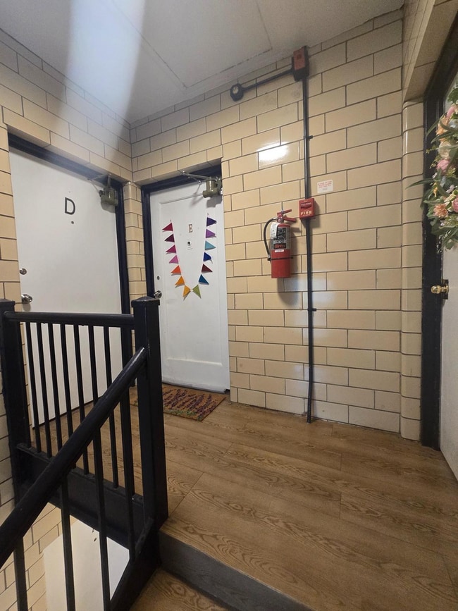 Building Photo - 732 North Terrace