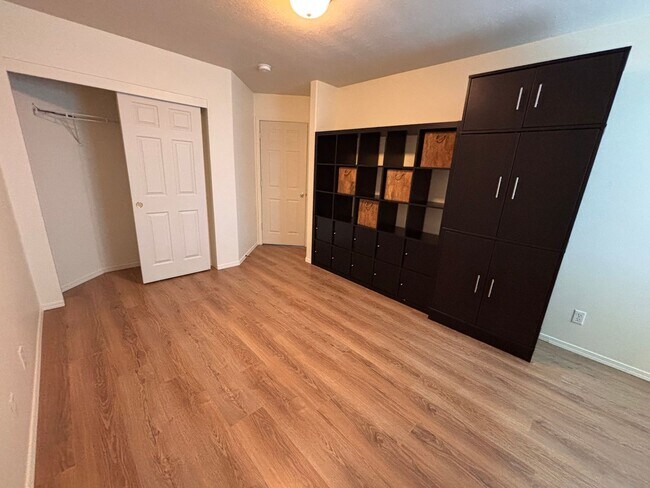 Building Photo - 3 Bedroom in Lexington Neighborhood