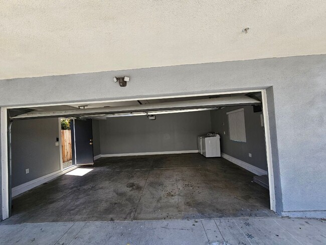 Building Photo - 32(839)