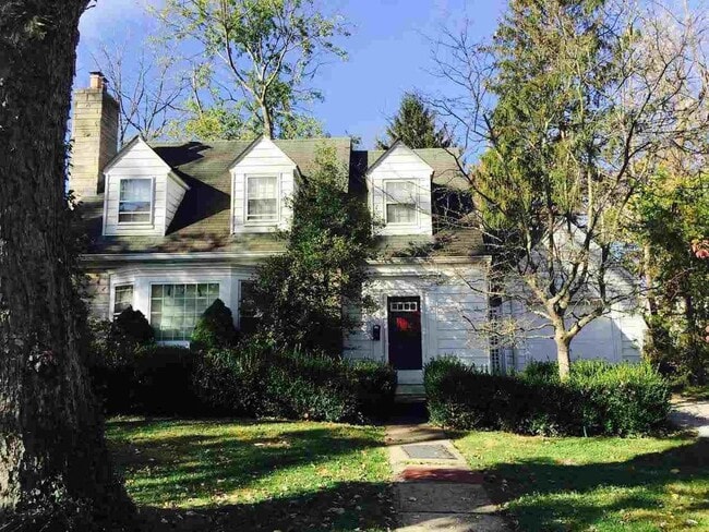 Building Photo - Beautiful 3 BR Home Near Bryan Park