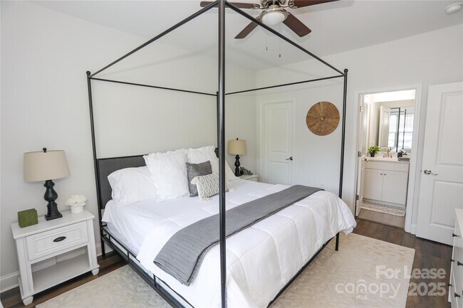 Building Photo - 2734 Kendrick Ave